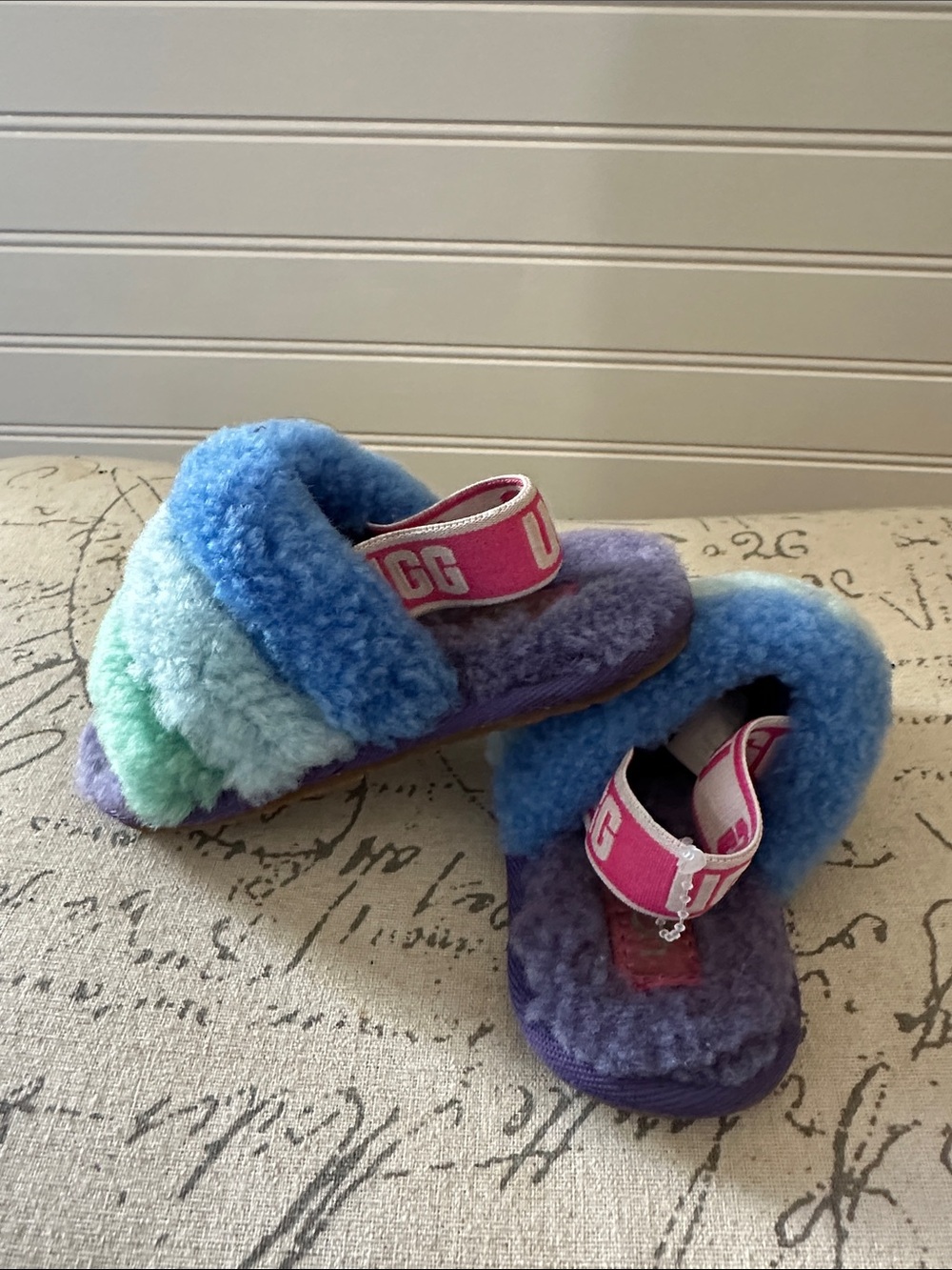 UGG Kids Rainbow Fur Slide Sandals in Blue/Pink baby 6